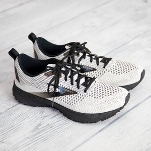 Women's Brooks Revel 4 Running Shoe Size 9 B